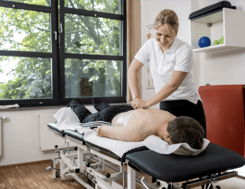 ntspannende physiotherapeutische Behandlung im medicos.Osnabrück – gezielte Anwendungen zur Schmerzlinderung und Mobilisation